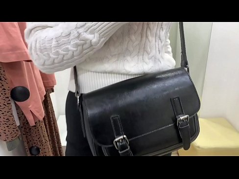 ❤️ فٹنگ روم میں ڈلڈو کے ساتھ نوجوان کتیا فیرل بیری کی عوامی مشت زنی ️❌ پر ur.fotonovelasxxx.ru ﹏